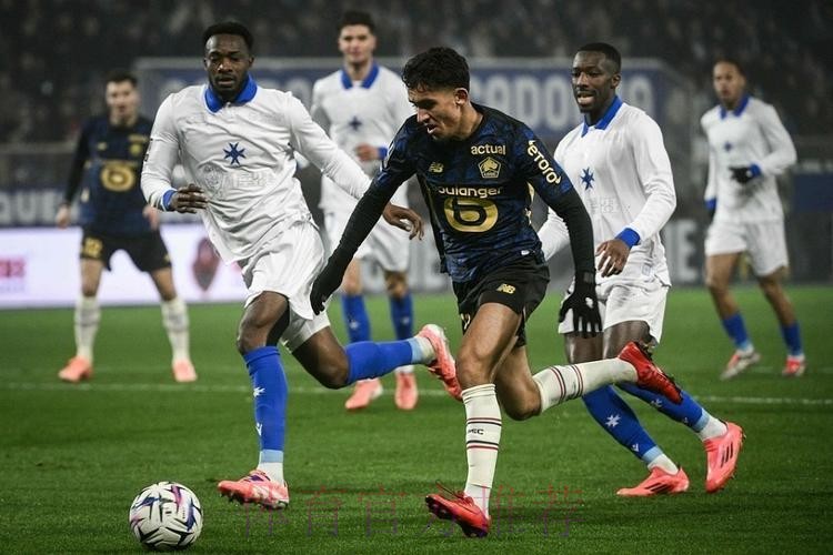 疯狂4-3！法甲6冠王第86分钟绝杀 7黄4红+激烈干架 央视深夜直播